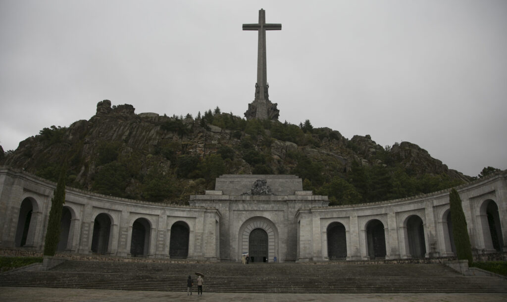 basilica de la santa cruz del valle de los caidos benedictinos san lorenzo de el escorial madrid