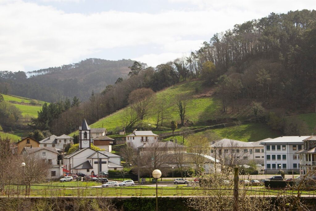 parroquia de san miguel de trevias valdes asturias
